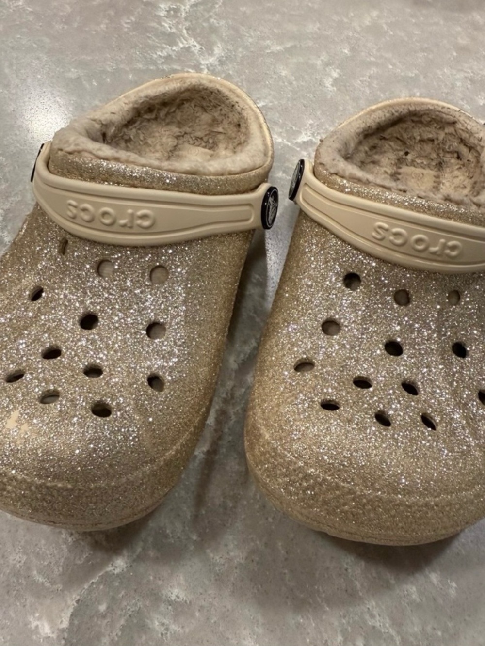 Crocs Classic Glitter Lined Clogs Gold Shimmer Faux Fur Toddler Girls Size 11
